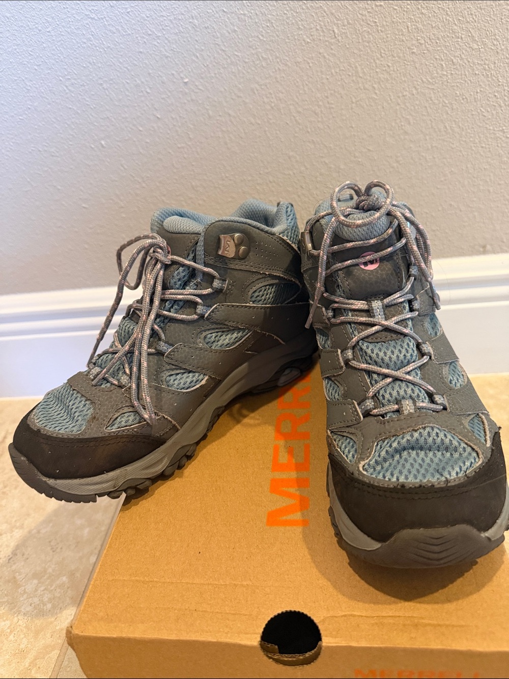 Merrell Mid-Height Girl’s MOAB 3 Hiking Boots in Gray and Light Blue Size 4 - Picture 5 of 6